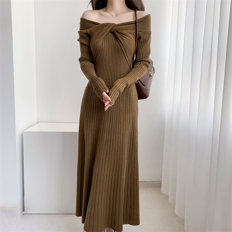 Vestido tipo suéter de punto para mujer, con escote asimétrico, estilo casual y elegante, corte en A, largo midi y ajuste entallado.