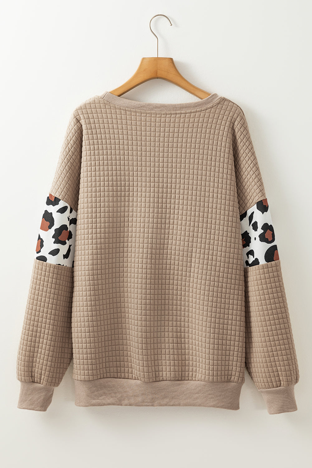 Sudadera de cuello redondo con diseño de retazos acolchados y estampado de leopardo