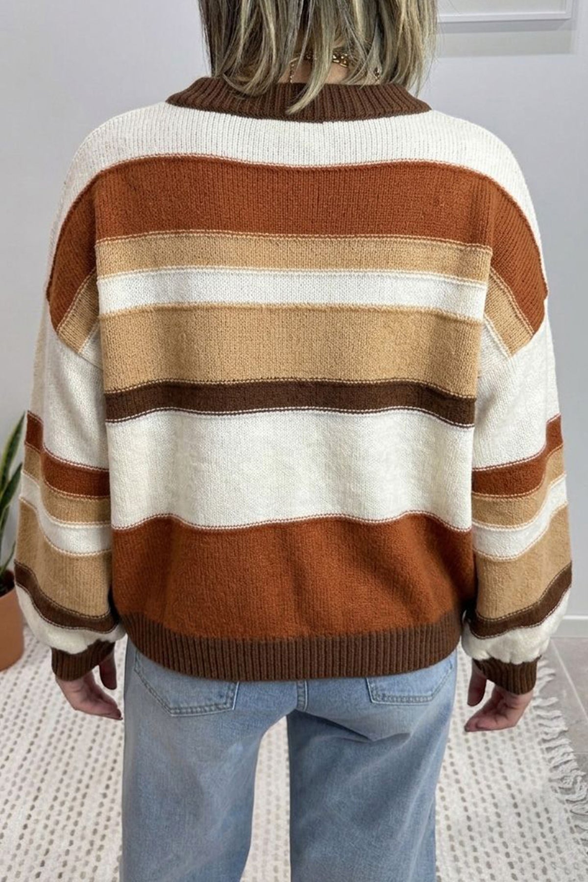 Suéter de punto a rayas multicolor, de manga larga y cuello redondo