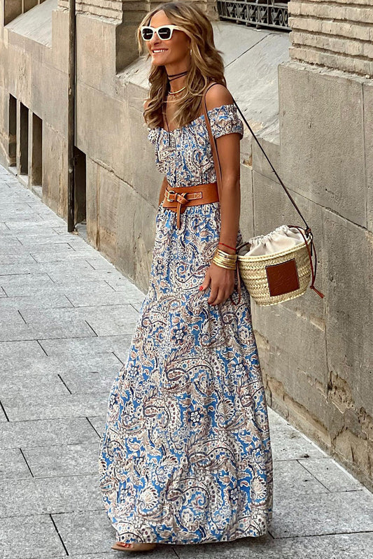 Vestido largo azul bohemio con estampado paisley y hombros descubiertos