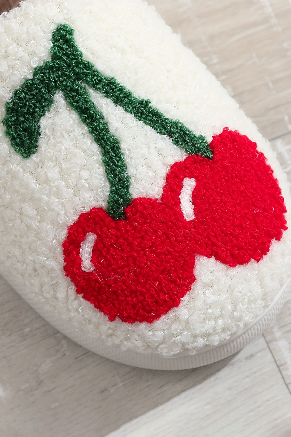 Pantuflas de felpa blancas para invierno con estampado de cerezas