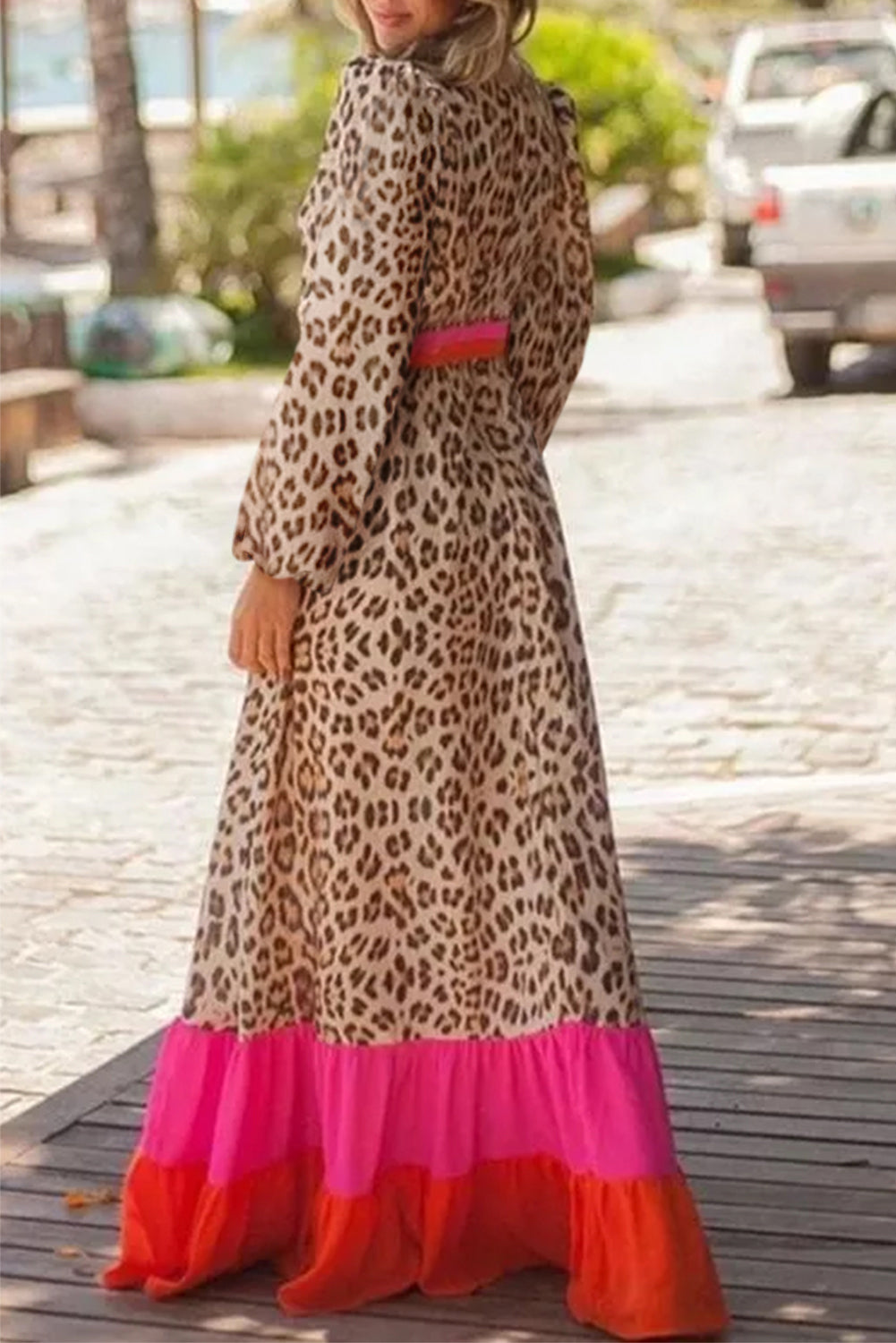 Maxivestido holgado con cuello en V y diseño de bloques de color (marrón y estampado de leopardo)