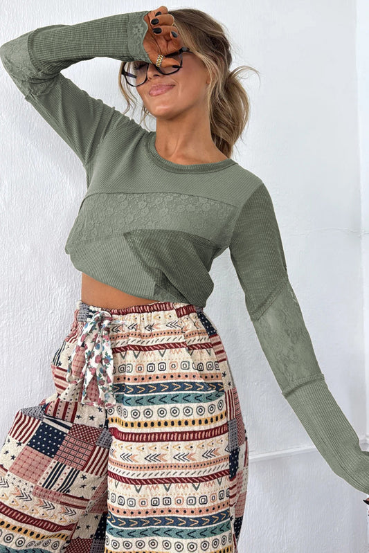 Top de manga larga con patchwork de encaje acanalado y color verde salvia - Bego Fashion