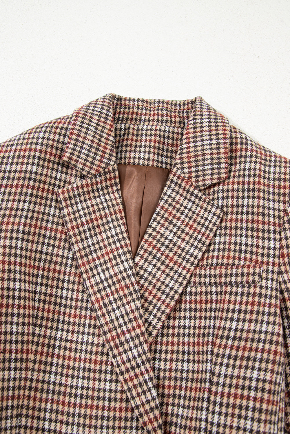 Blazer marrón con cuello de solapa y estampado de pata de gallo