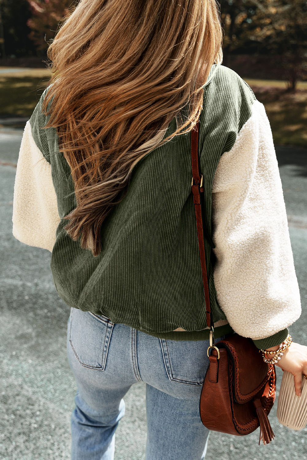 Chaqueta tipo bomber con botones, confeccionada en una combinación de ante, pana y tejido polar