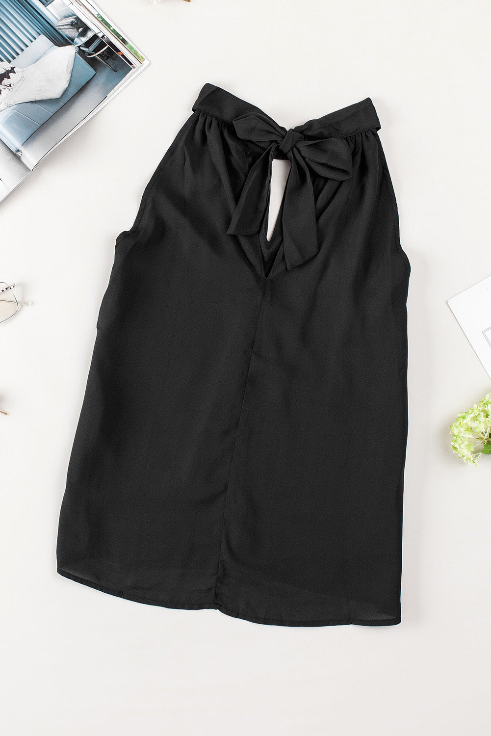 Camiseta negra con cuello halter y abertura en la boca - Bego Fashion