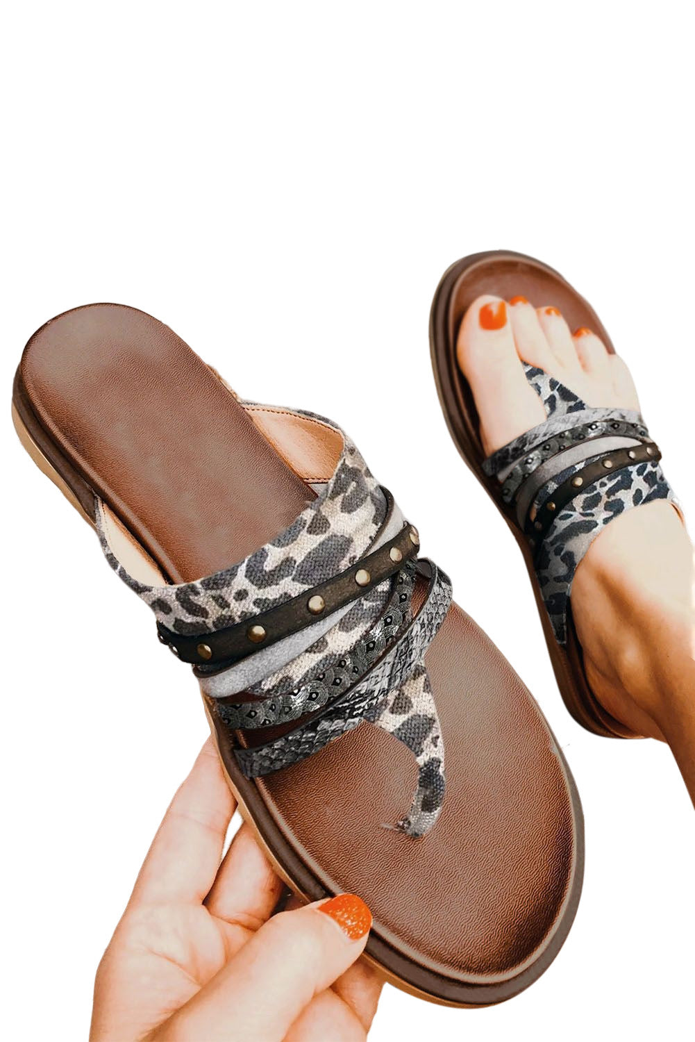 Sandalias tipo chanclas con estampado animal y tachuelas de leopardo - Bego Fashion