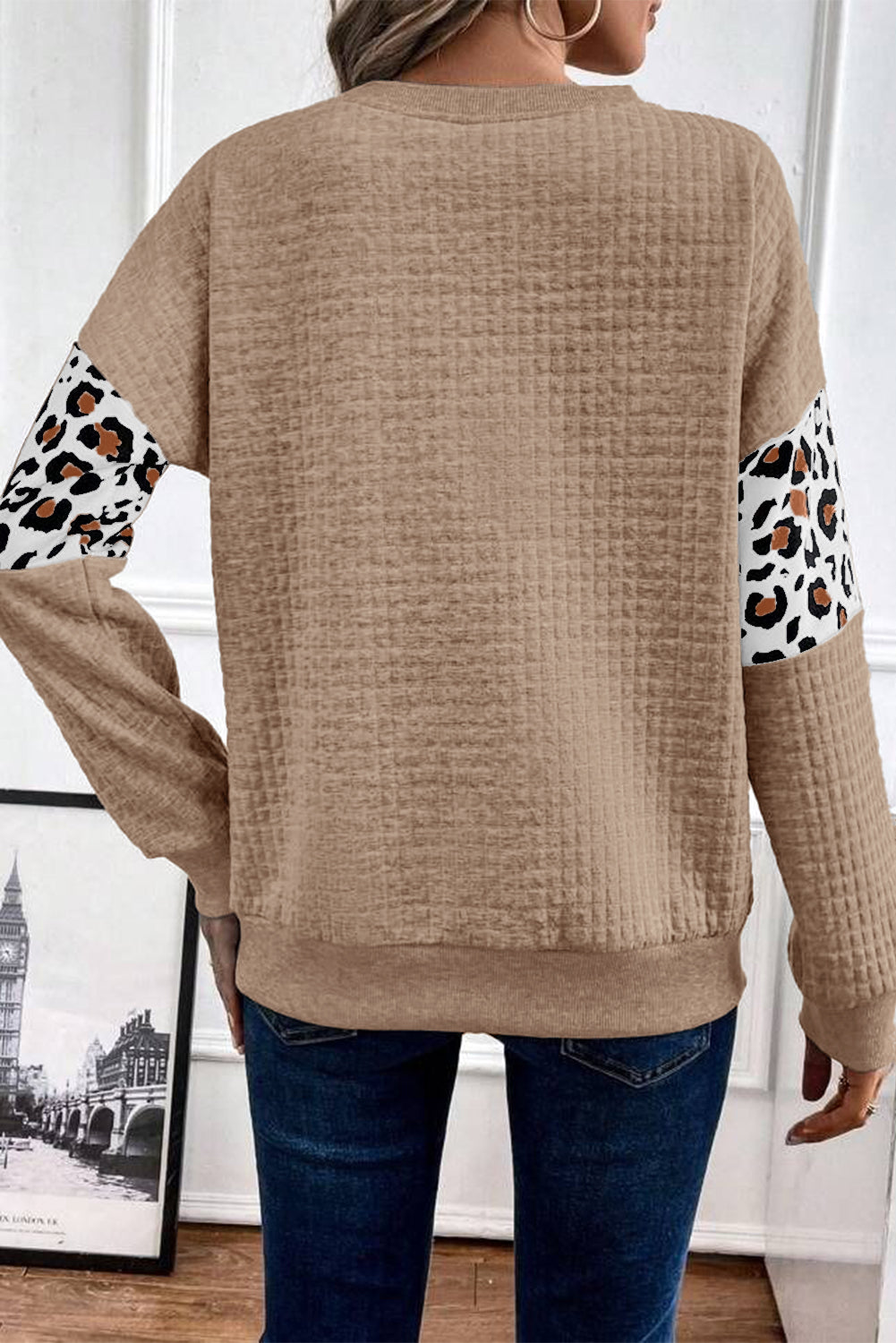 Sudadera de cuello redondo con diseño de retazos acolchados y estampado de leopardo