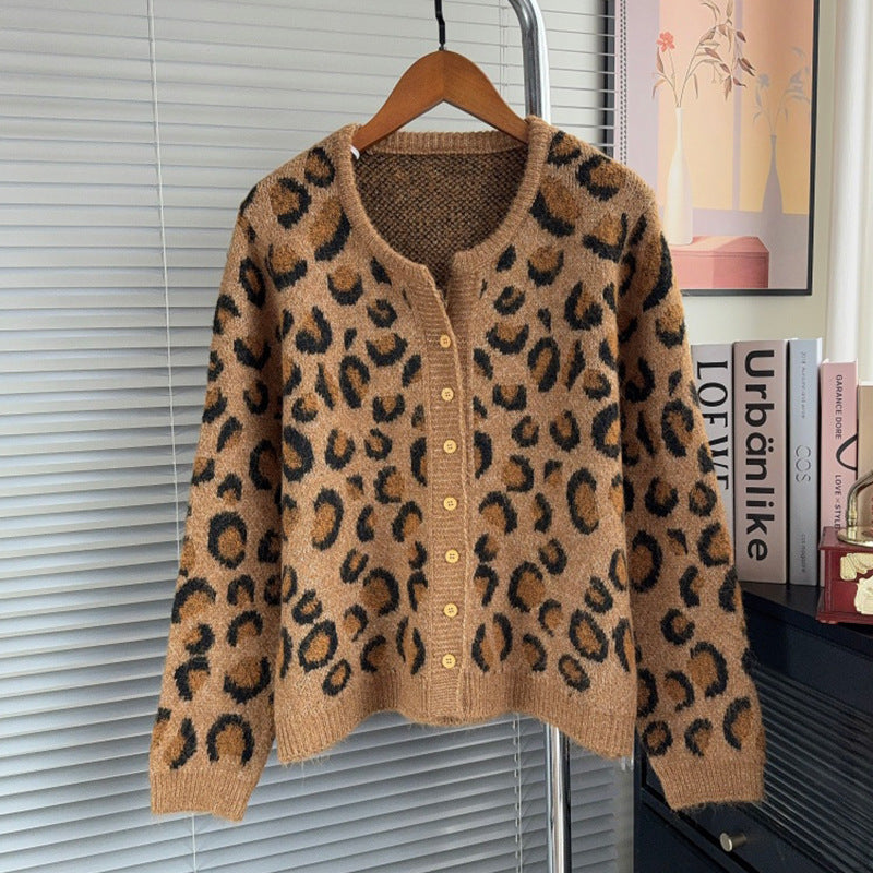 Suéter de manga larga y cuello redondo con estampado de leopardo