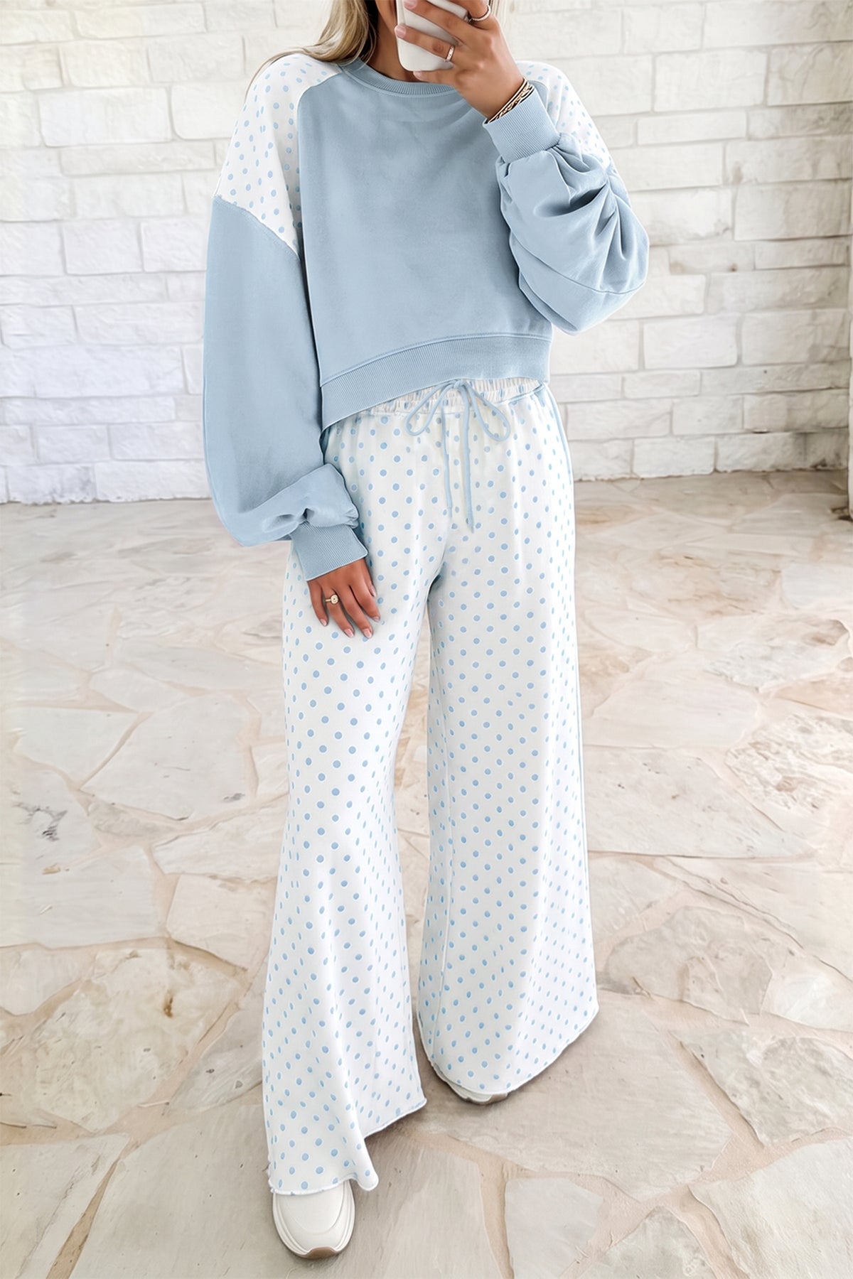 Conjunto casual de dos piezas con pantalón y manga larga, estilo patchwork y bloques de color, en color caqui con estampado de lunares.
