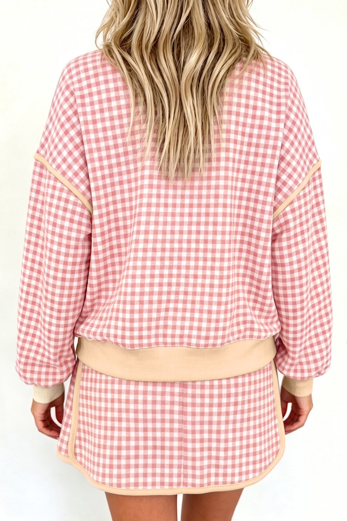 Conjunto de top de manga larga con cuello redondo, acabado acanalado y estampado de cuadros vichy rosas, y falda-pantalón (skort)
