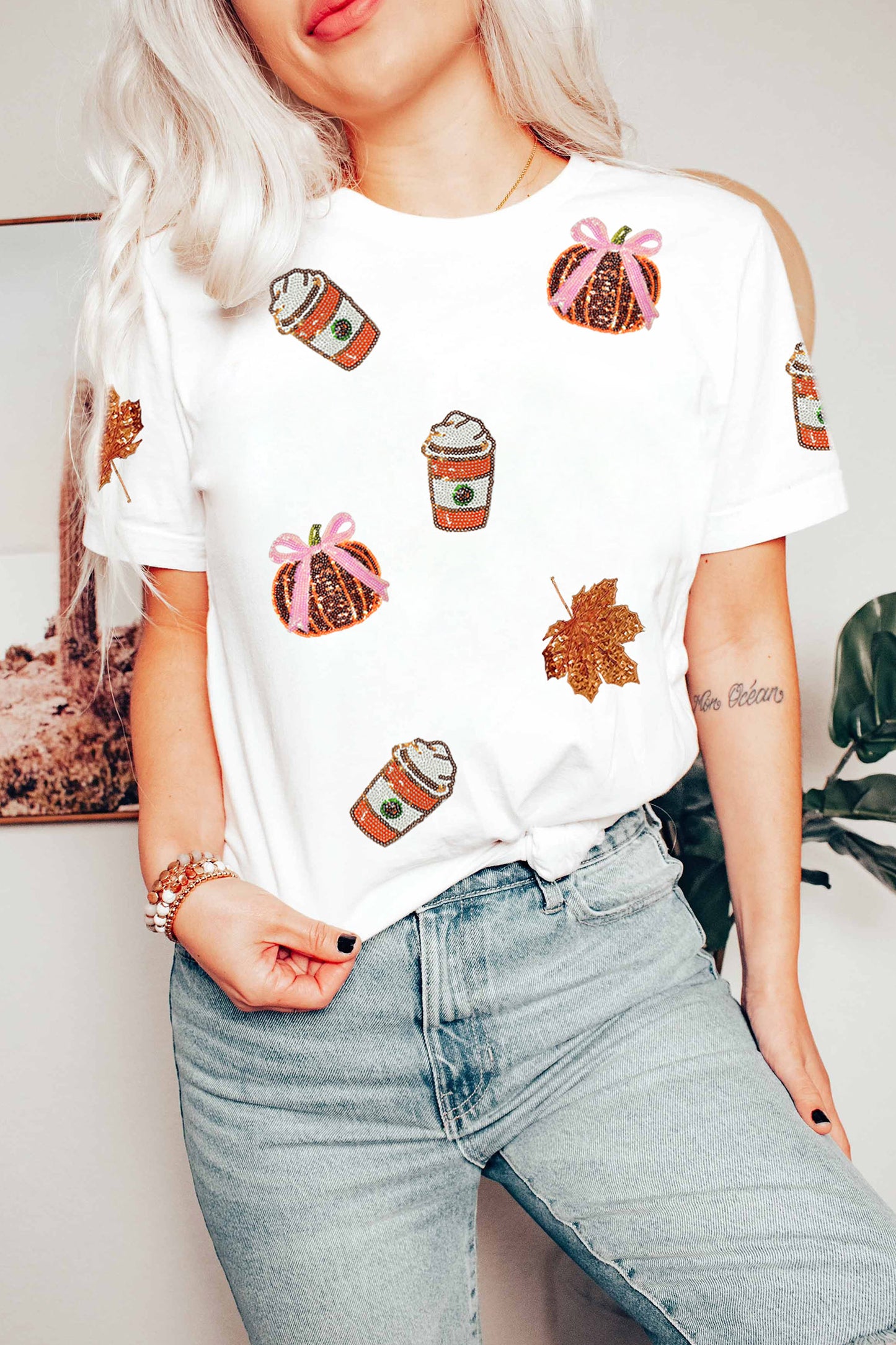Camiseta casual corte recto con estampado otoñal de calabaza y lentejuelas blancas