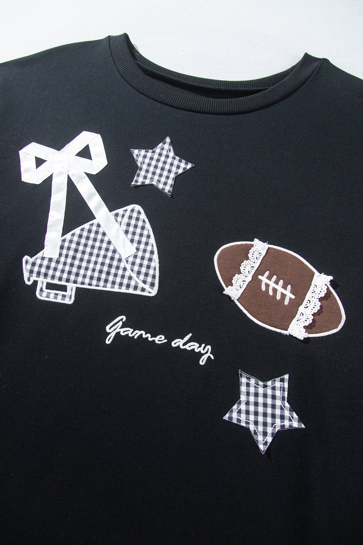Sudadera de talla grande con diseño de parches y estampado «Rugby Game Day» en rojo competición