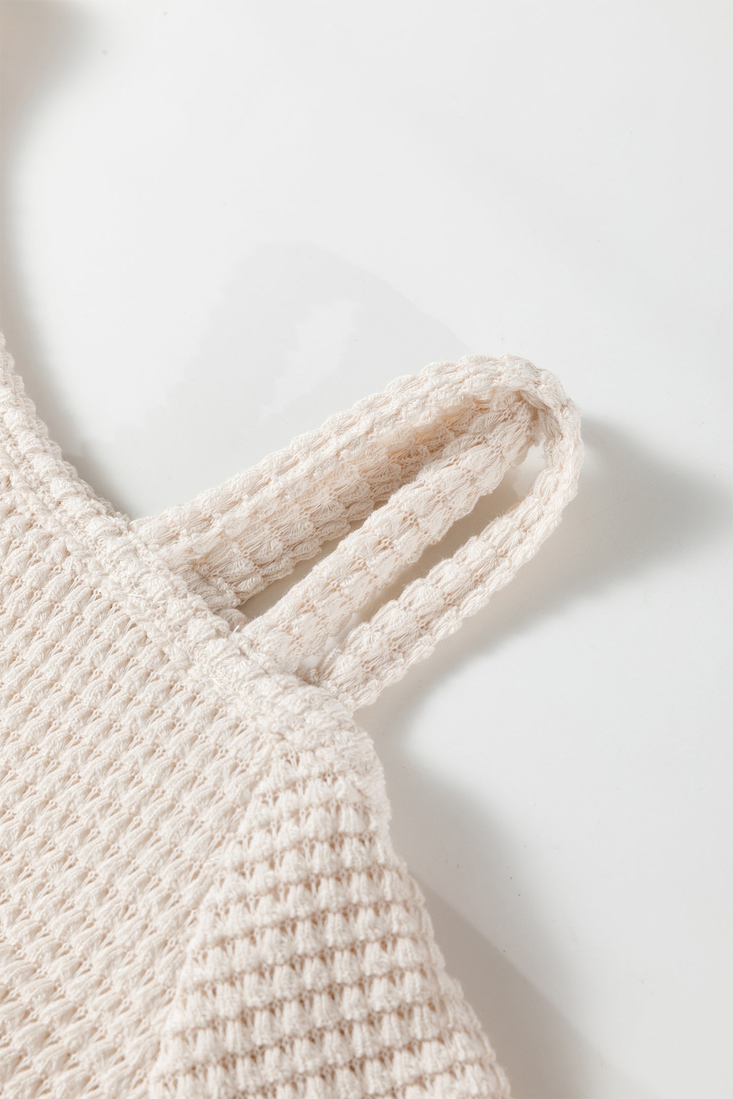 Top de manga larga con hombros asimétricos de punto texturizado en color liso Jet Stream - Bego Fashion