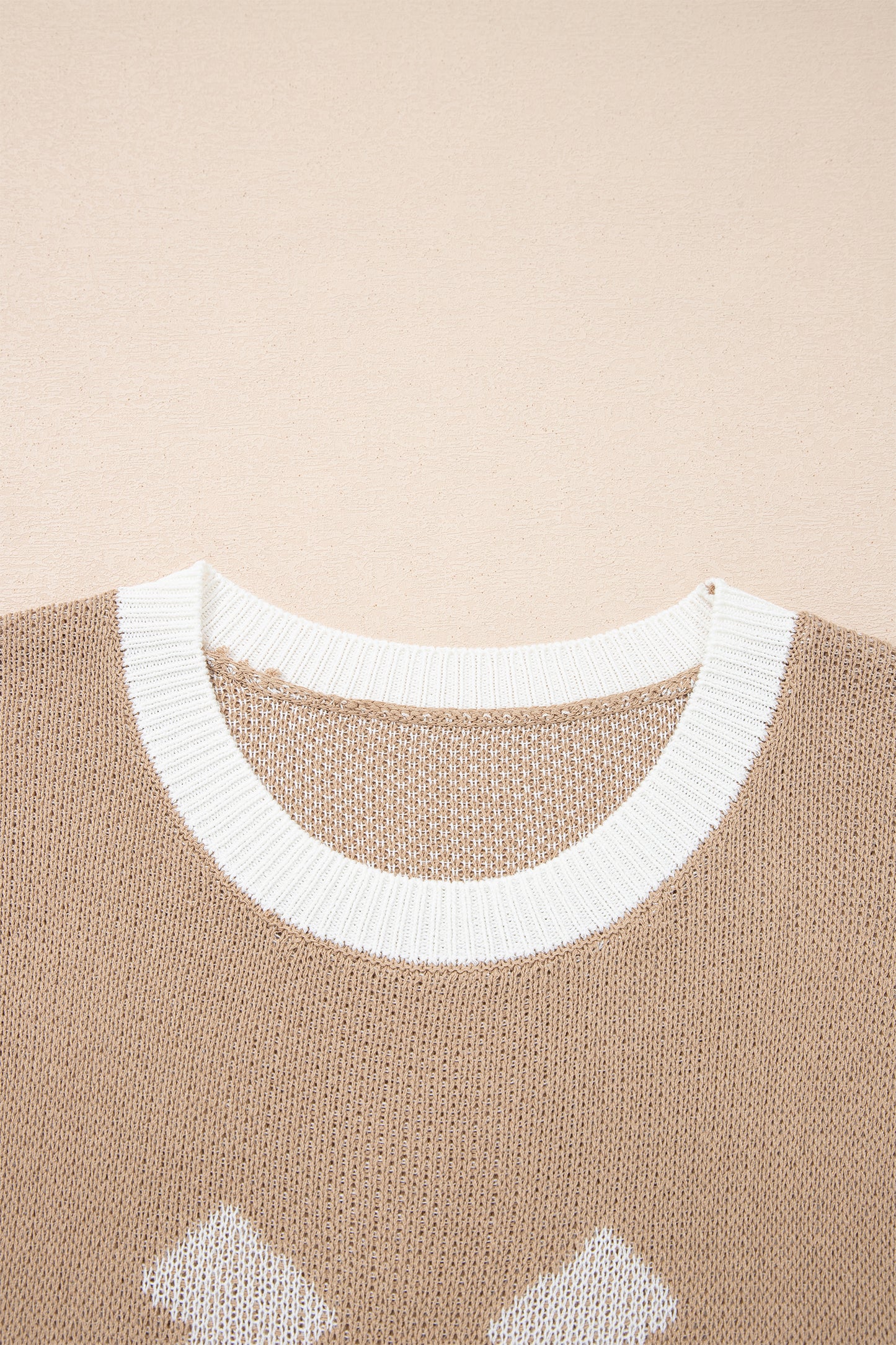 Suéter de manga corta con ribete en contraste y estampado de herradura de cabra - Bego Fashion