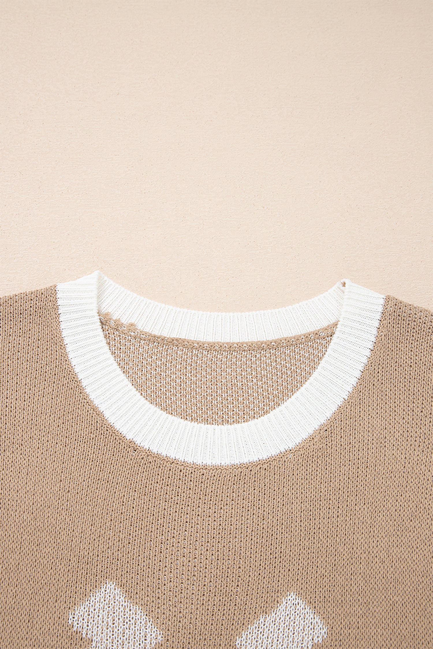 Suéter de manga corta con ribete en contraste y estampado de herradura de cabra - Bego Fashion