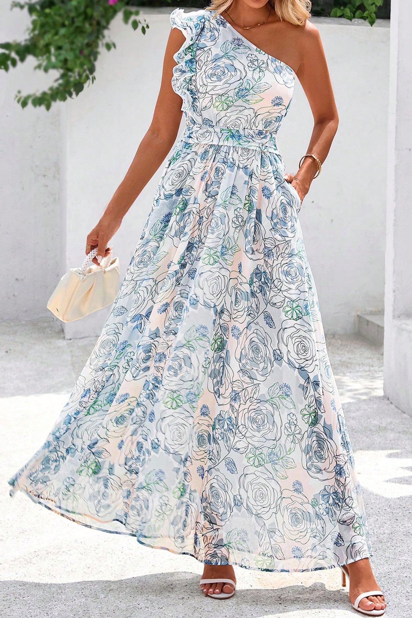 Maxivestido de vacaciones azul cielo con estampado floral, volantes y un solo hombro