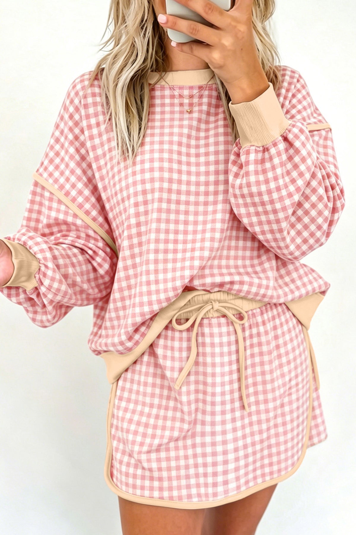 Conjunto de top de manga larga con cuello redondo, acabado acanalado y estampado de cuadros vichy rosas, y falda-pantalón (skort)