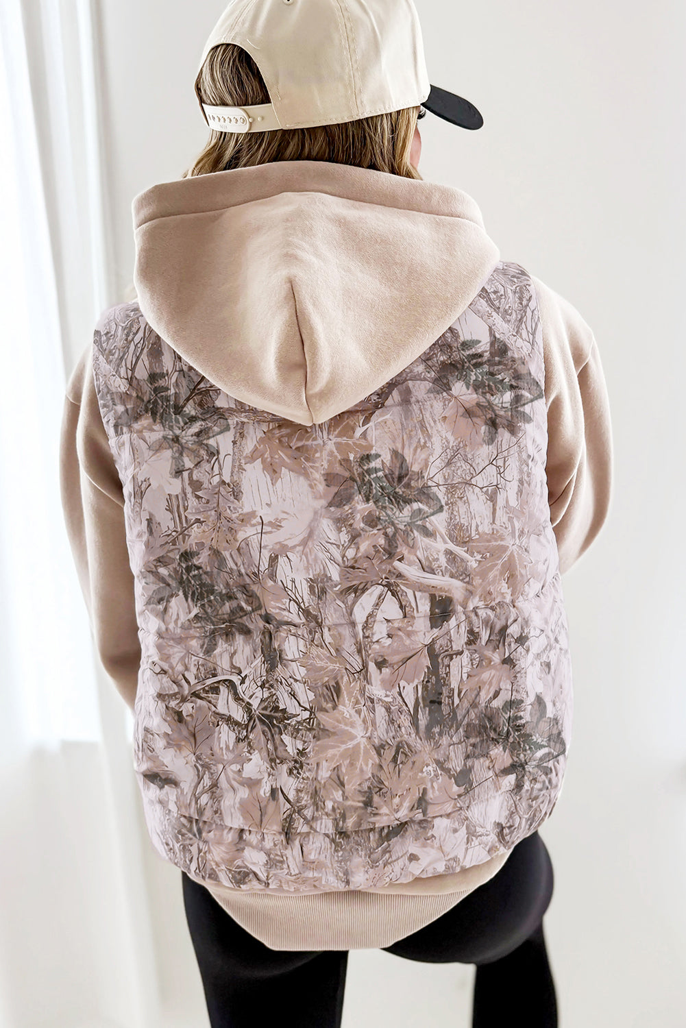 Chaleco acolchado de invierno con estampado de hojas y camuflaje gris