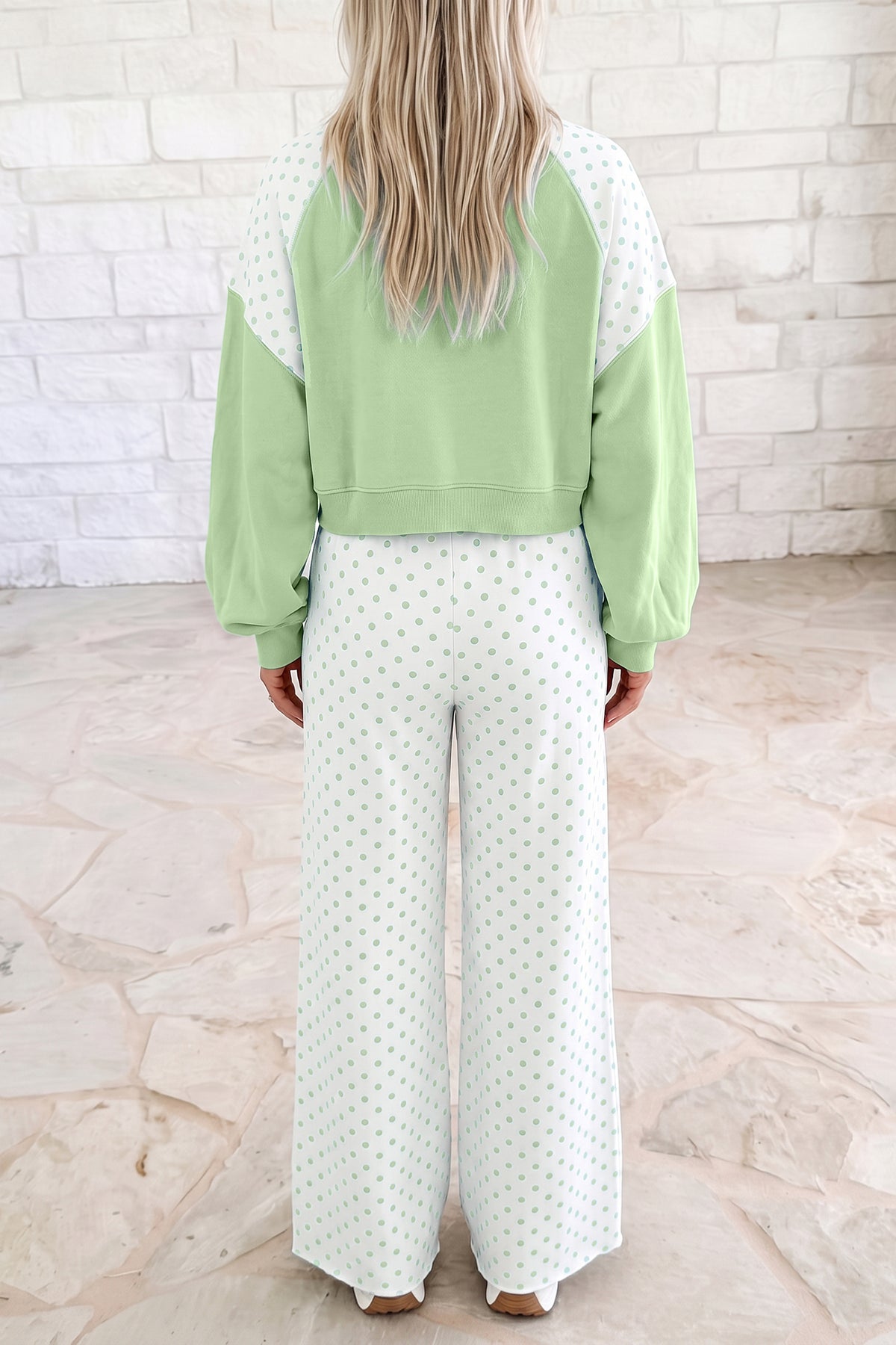 Conjunto casual de dos piezas con pantalón y manga larga, estilo patchwork y bloques de color, en color caqui con estampado de lunares.
