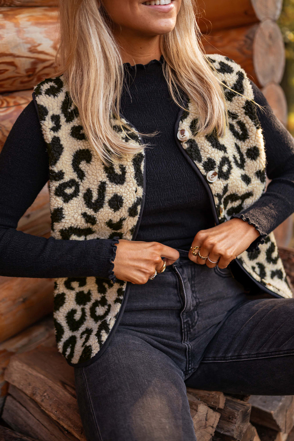 Chaleco sherpa con estampado de leopardo negro - Bego Fashion
