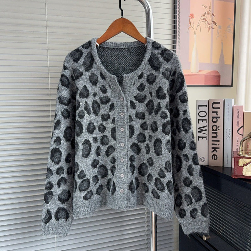 Suéter de manga larga y cuello redondo con estampado de leopardo