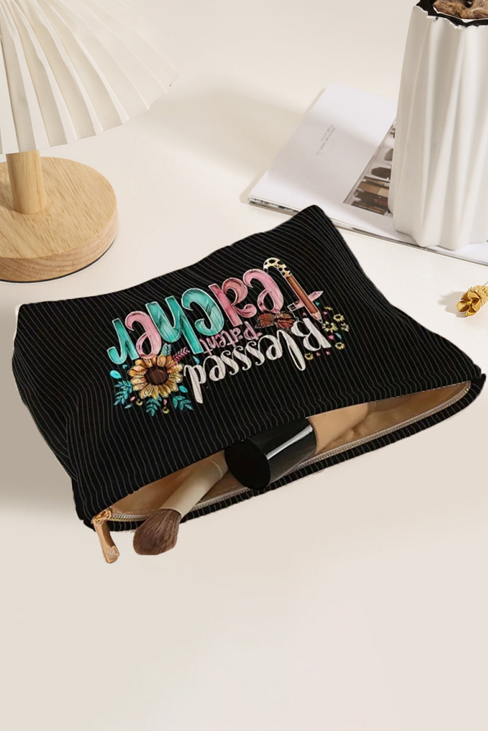 Bolsa de almacenamiento de pana con estampado de flores, lápices y la frase "Black Blessed Teacher"