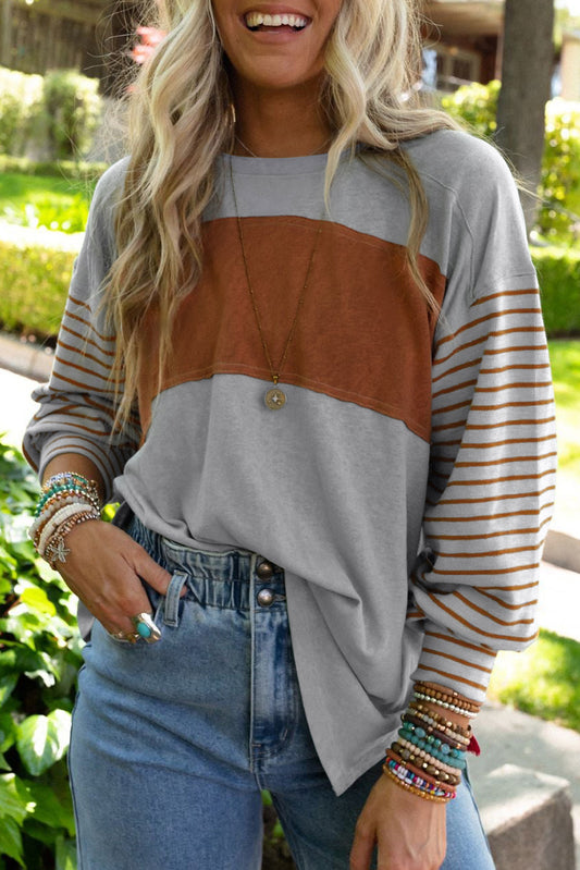 Blusa gris a rayas y bloques de color con mangas obispo
