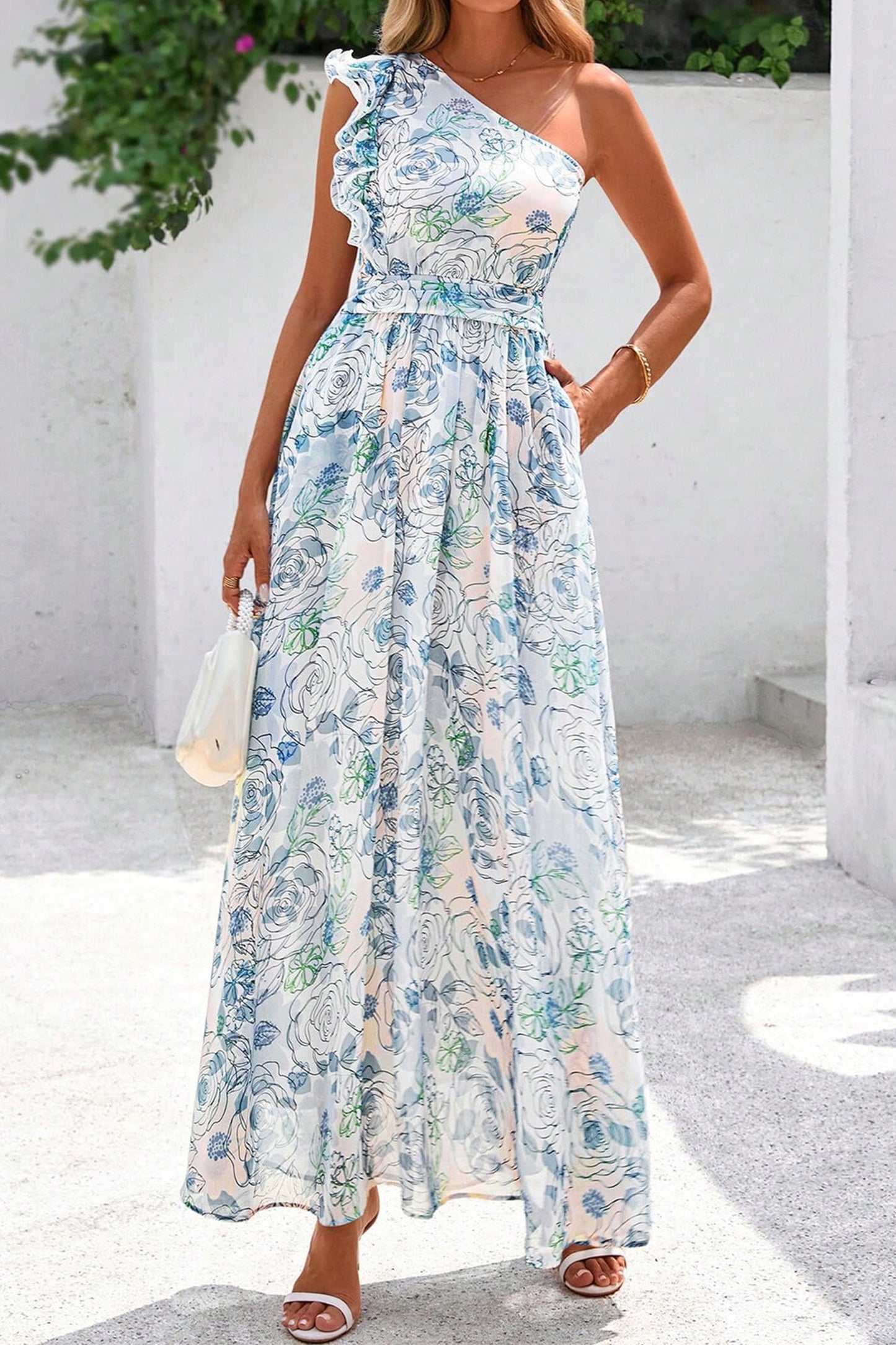 Maxivestido de vacaciones azul cielo con estampado floral, volantes y un solo hombro