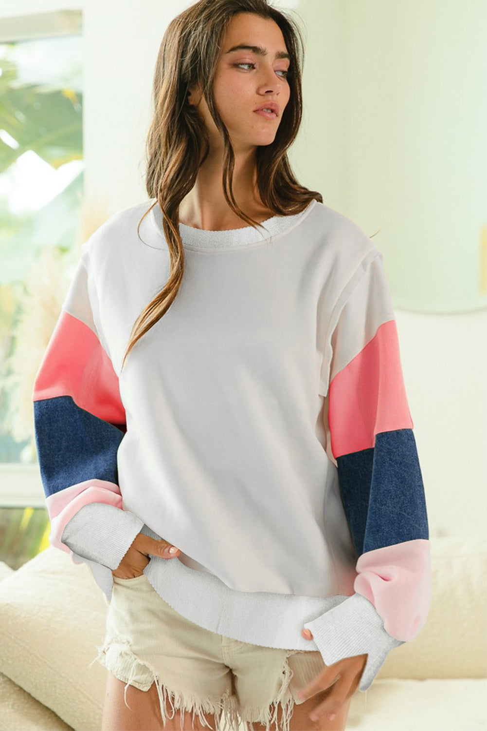 Top de manga larga estilo *color block* en *French Terry* blanco