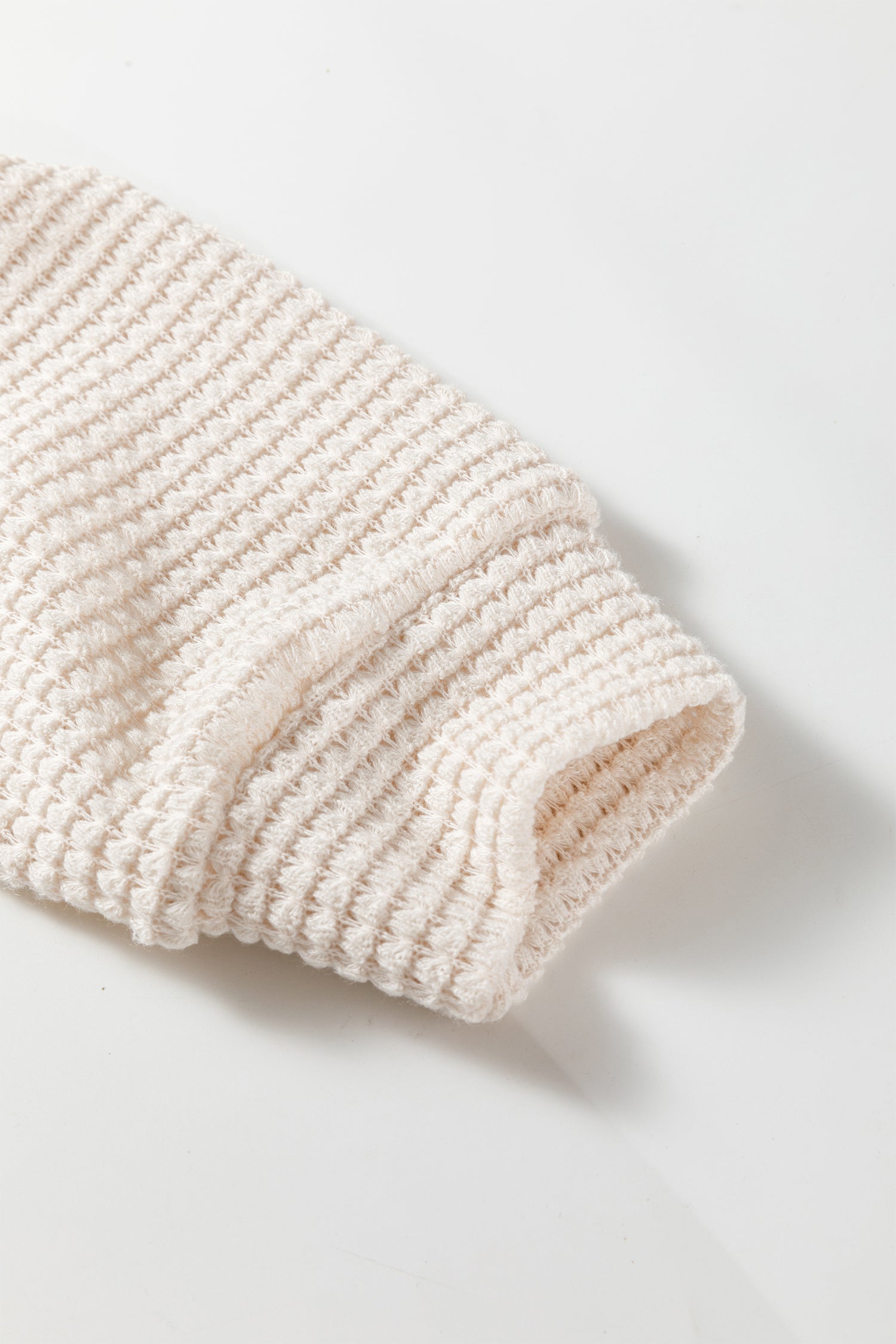 Top de manga larga con hombros asimétricos de punto texturizado en color liso Jet Stream - Bego Fashion