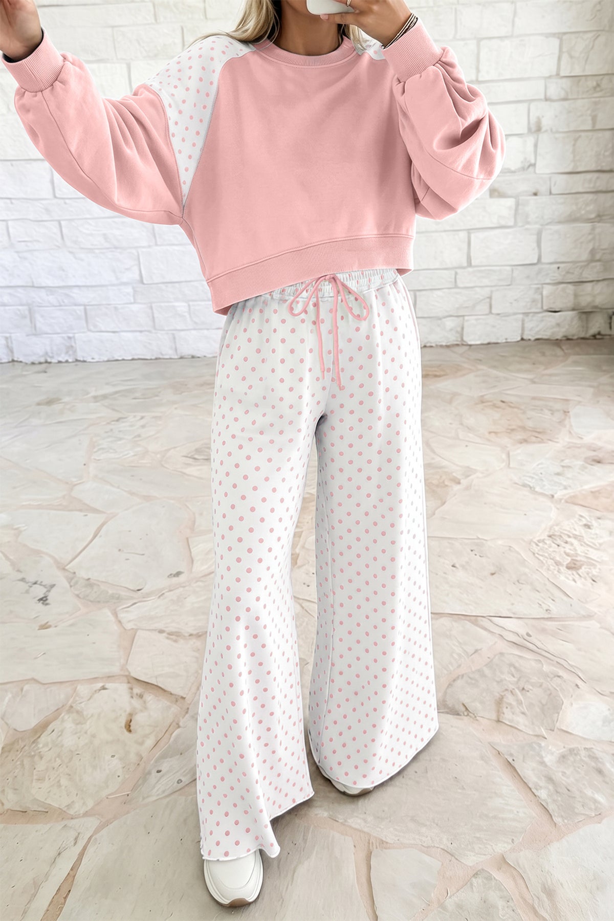 Conjunto casual de dos piezas con pantalón y manga larga, estilo patchwork y bloques de color, en color caqui con estampado de lunares.