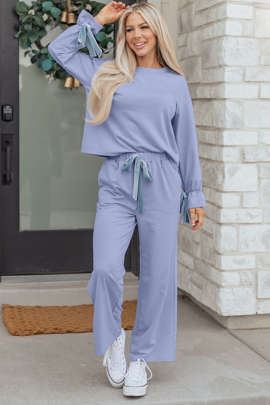 Conjunto de dos piezas para estar en casa, top de manga larga con volantes en azul Beau, pantalones con cordón y lazo de terciopelo en contraste - Bego Fashion
