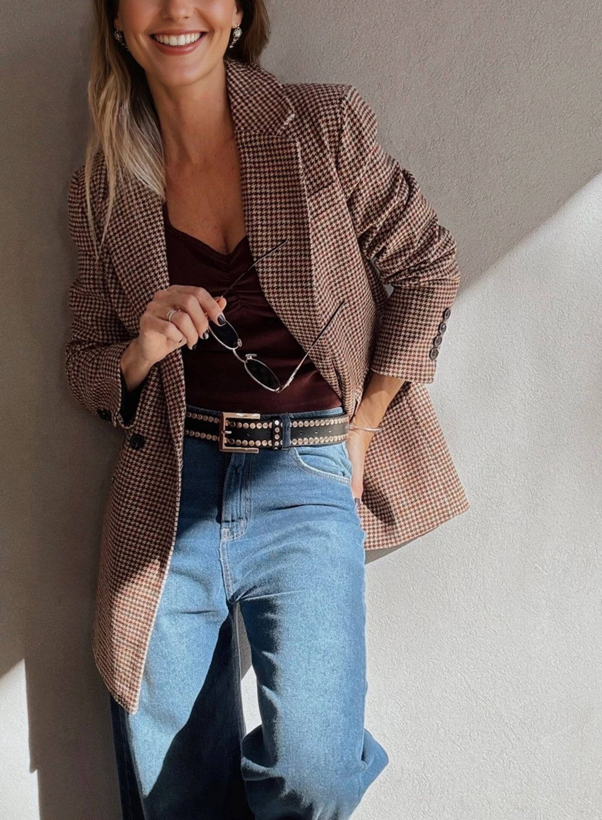 Blazer marrón con cuello de solapa y estampado de pata de gallo