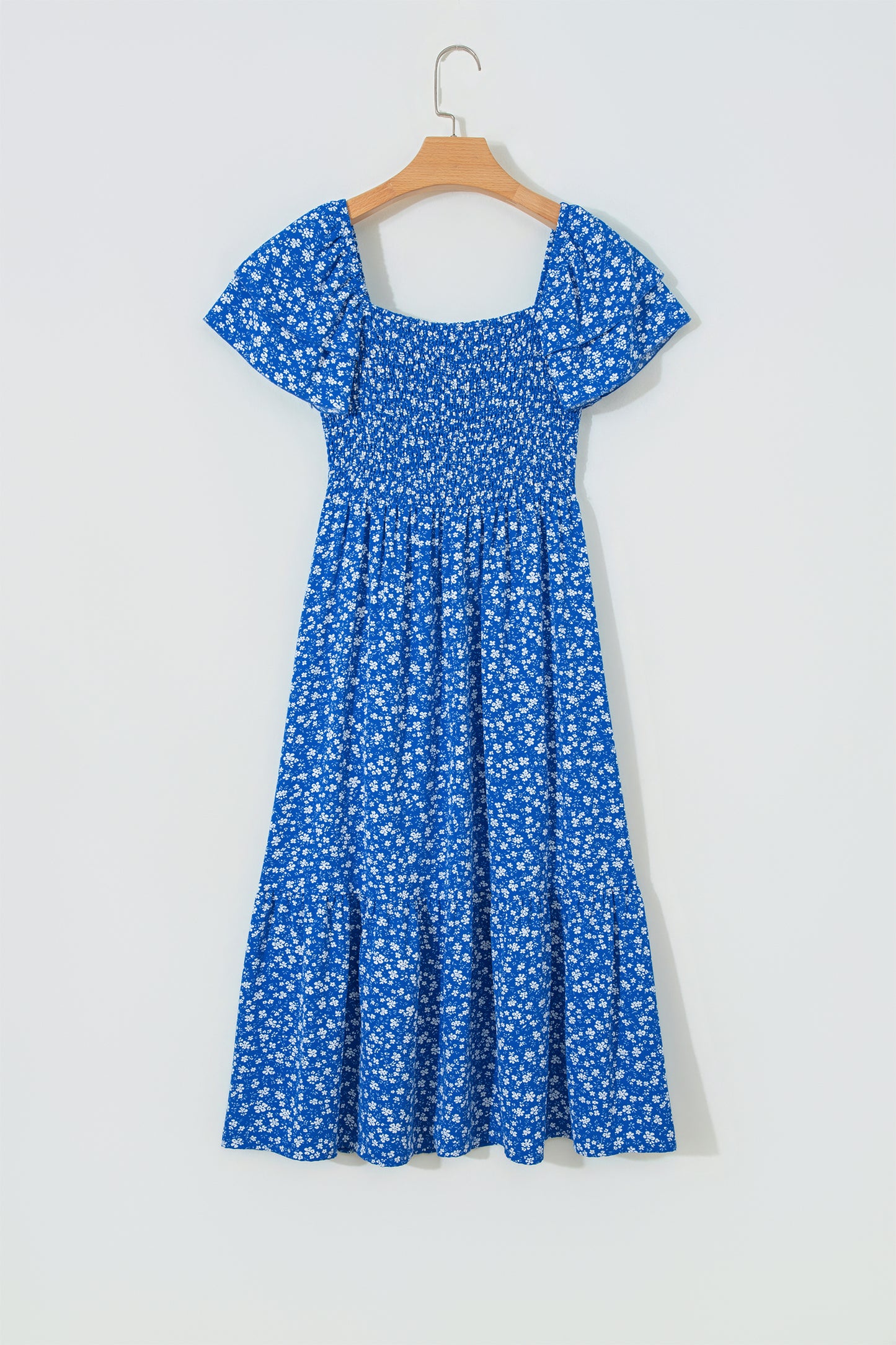 Vestido corto de manga corta con cuello cuadrado fruncido y estampado floral de estilo ditsy azul