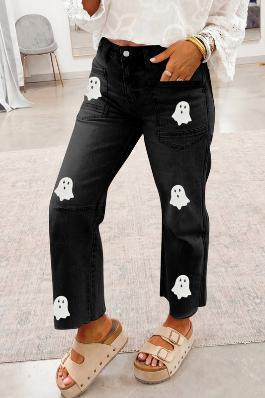 Vaqueros casuales con gráfico, parche de fantasma de lentejuelas negras y bajo sin rematar