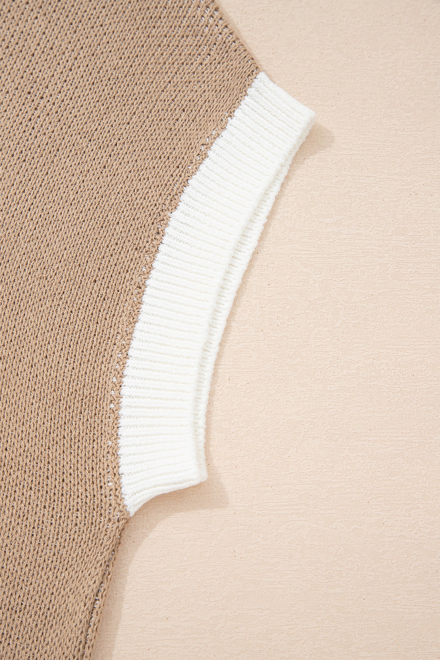 Suéter de manga corta con ribete en contraste y estampado de herradura de cabra - Bego Fashion