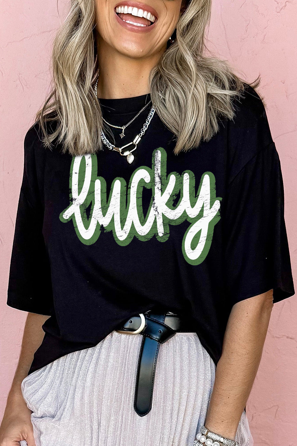 Camiseta negra con gráfico de letras agrietadas de la suerte del Día de San Patricio - Bego Fashion