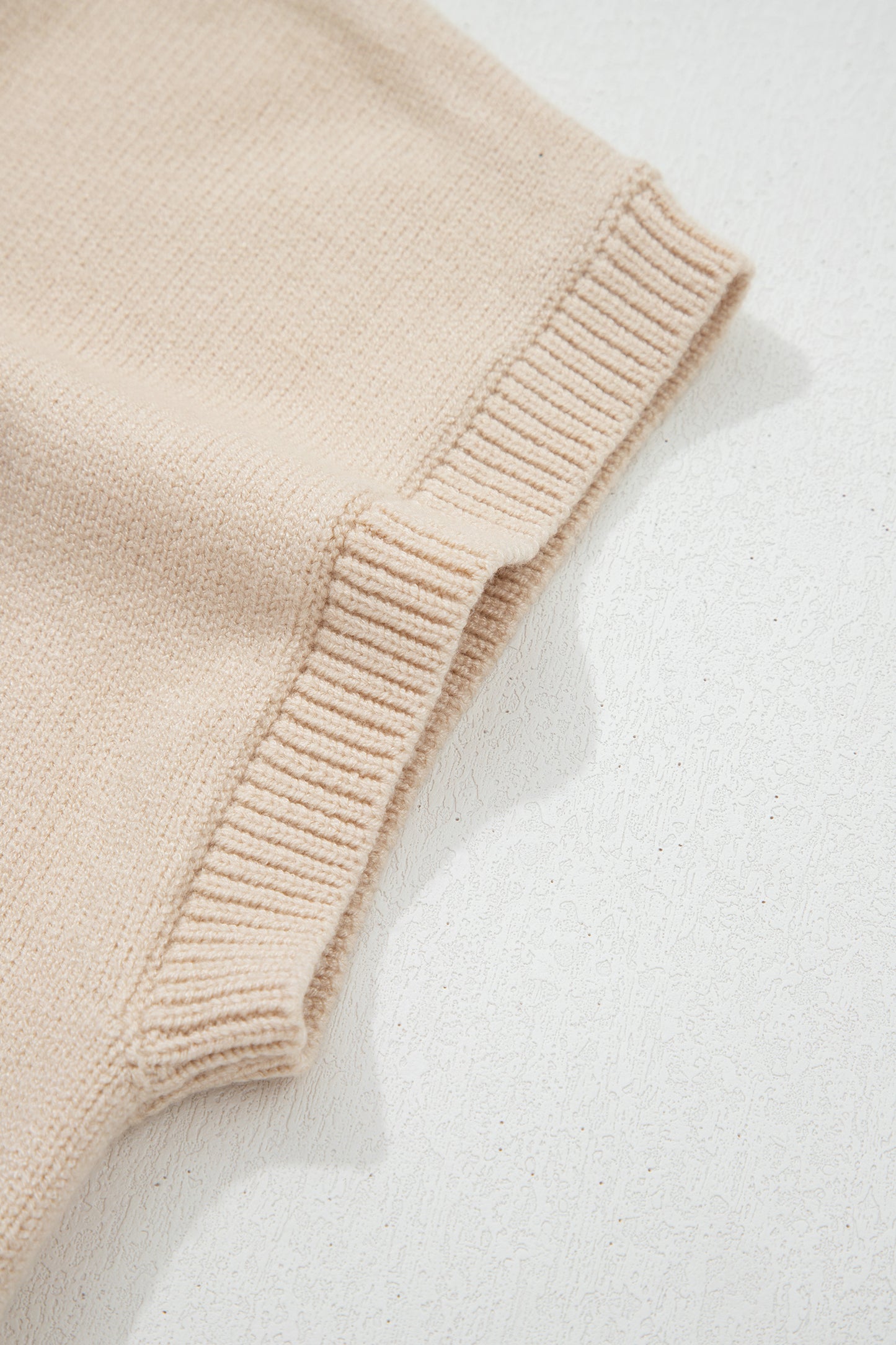 Suéter de manga corta con cuello alto, ribete acanalado y herraduras de pergamino - Bego Fashion