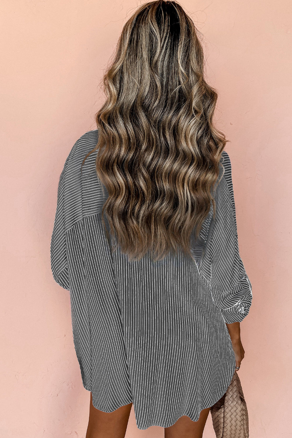 Camisa larga con bolsillos y mangas enrollables a rayas azul cielo