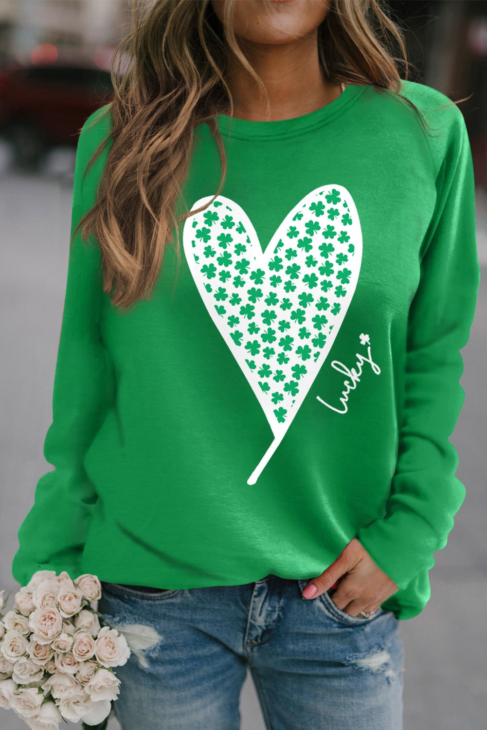 Sudadera de manga raglán con gráfico de corazón y trébol verde de la suerte