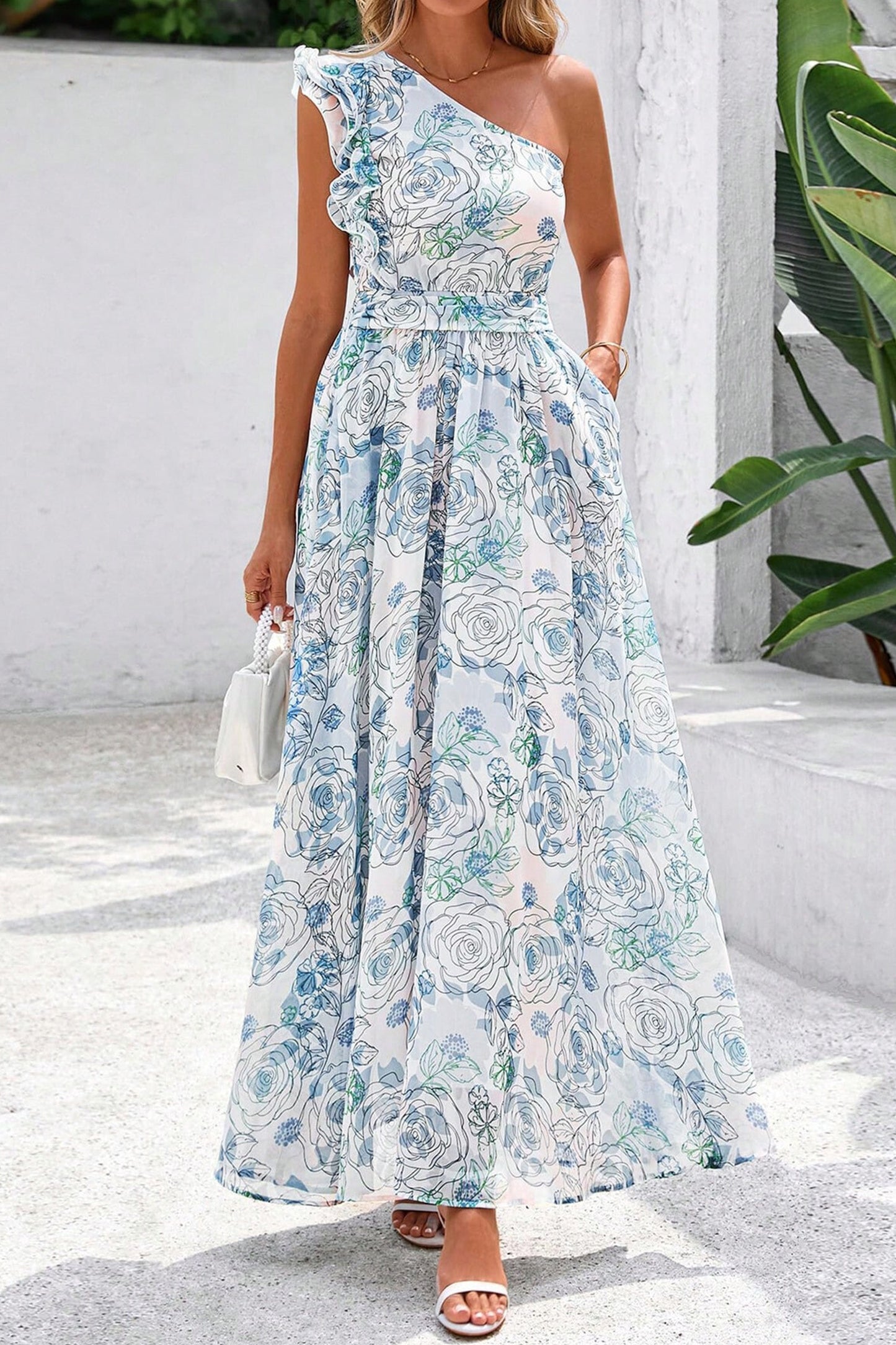 Maxivestido de vacaciones azul cielo con estampado floral, volantes y un solo hombro