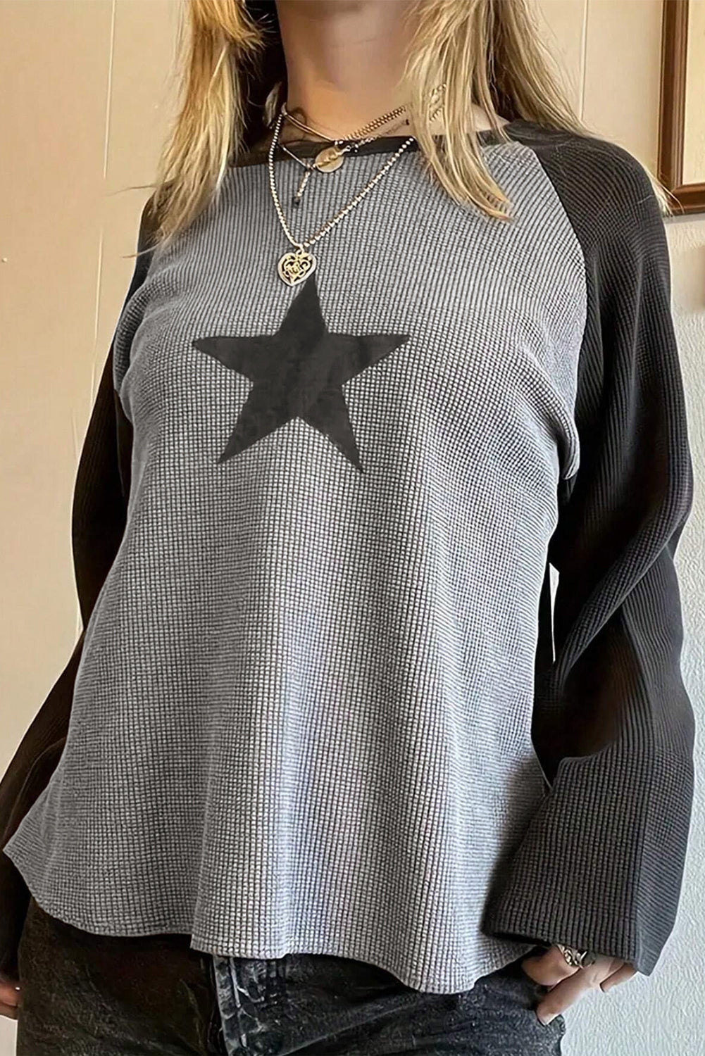 Top raglán de punto waffle con bloques de color, parche de estrella y estampado