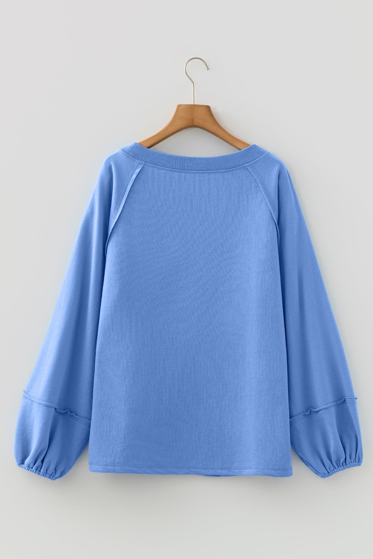 Sudadera holgada Beau Blue de color liso con costuras sin rematar y patchwork.