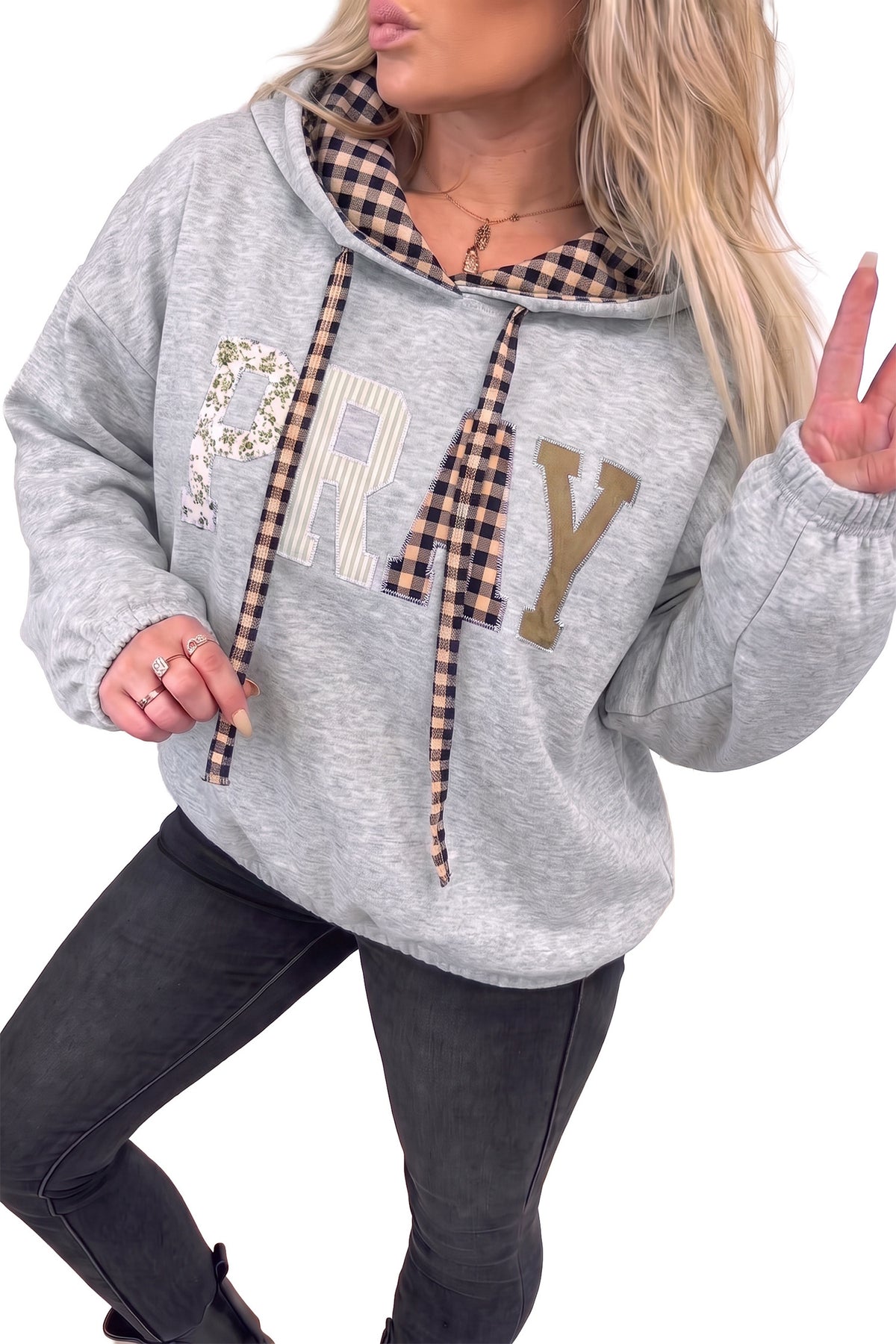 Sudadera con capucha y cordón ajustable en contraste, con estampado de cuadros y gráfico de letras "PRAY"