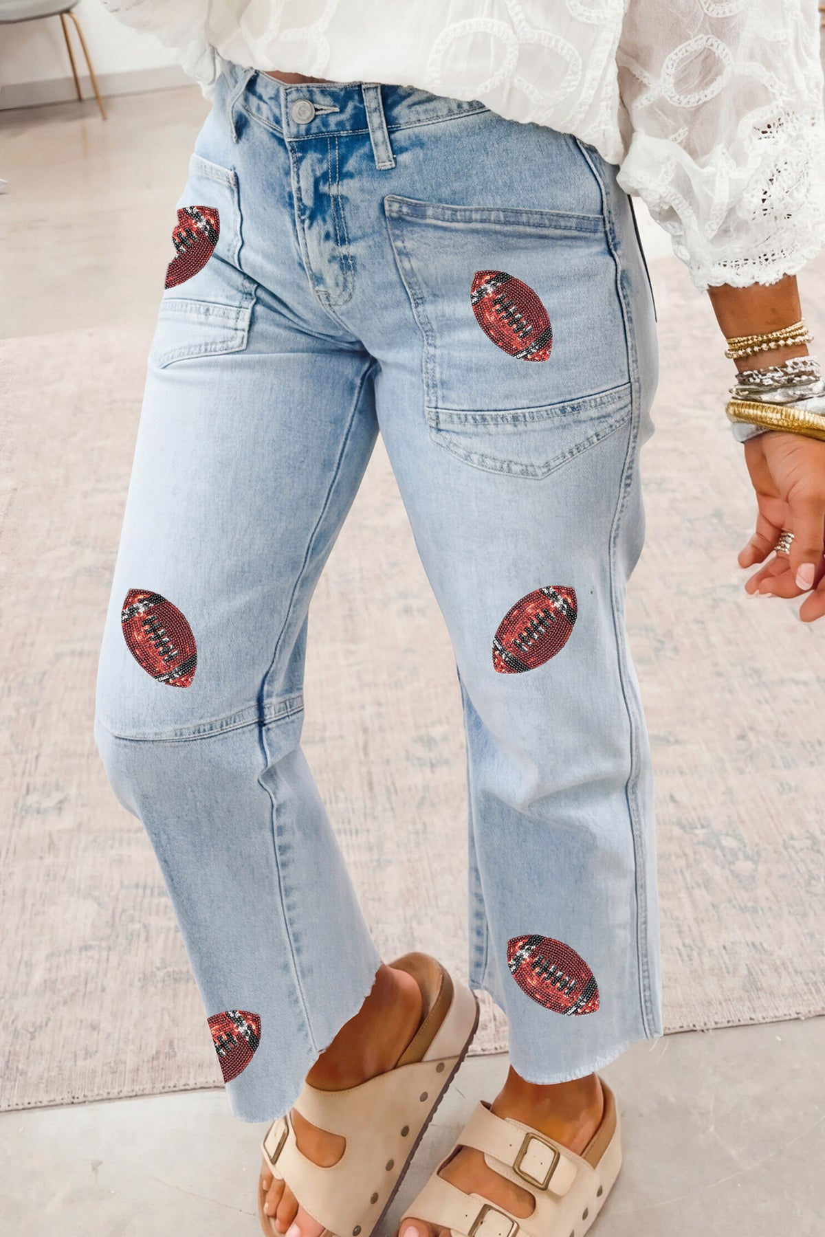 Vaqueros casuales Beau Blue con lentejuelas, estampado de rugby y bajo sin rematar