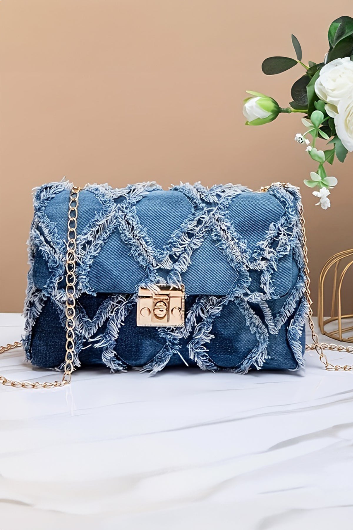 Tirante de cadena de mezclilla azul desgastada con diseño de celosía Bag