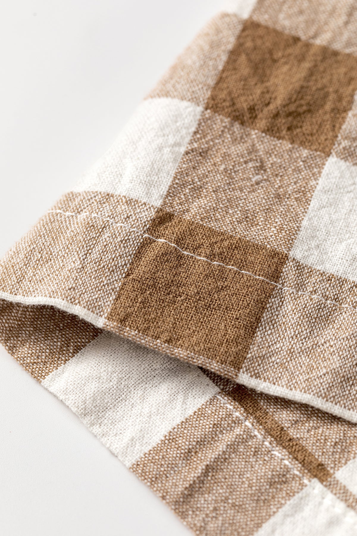 Pantalones rectos de cuadros vichy marrones con cintura elástica y lazo.