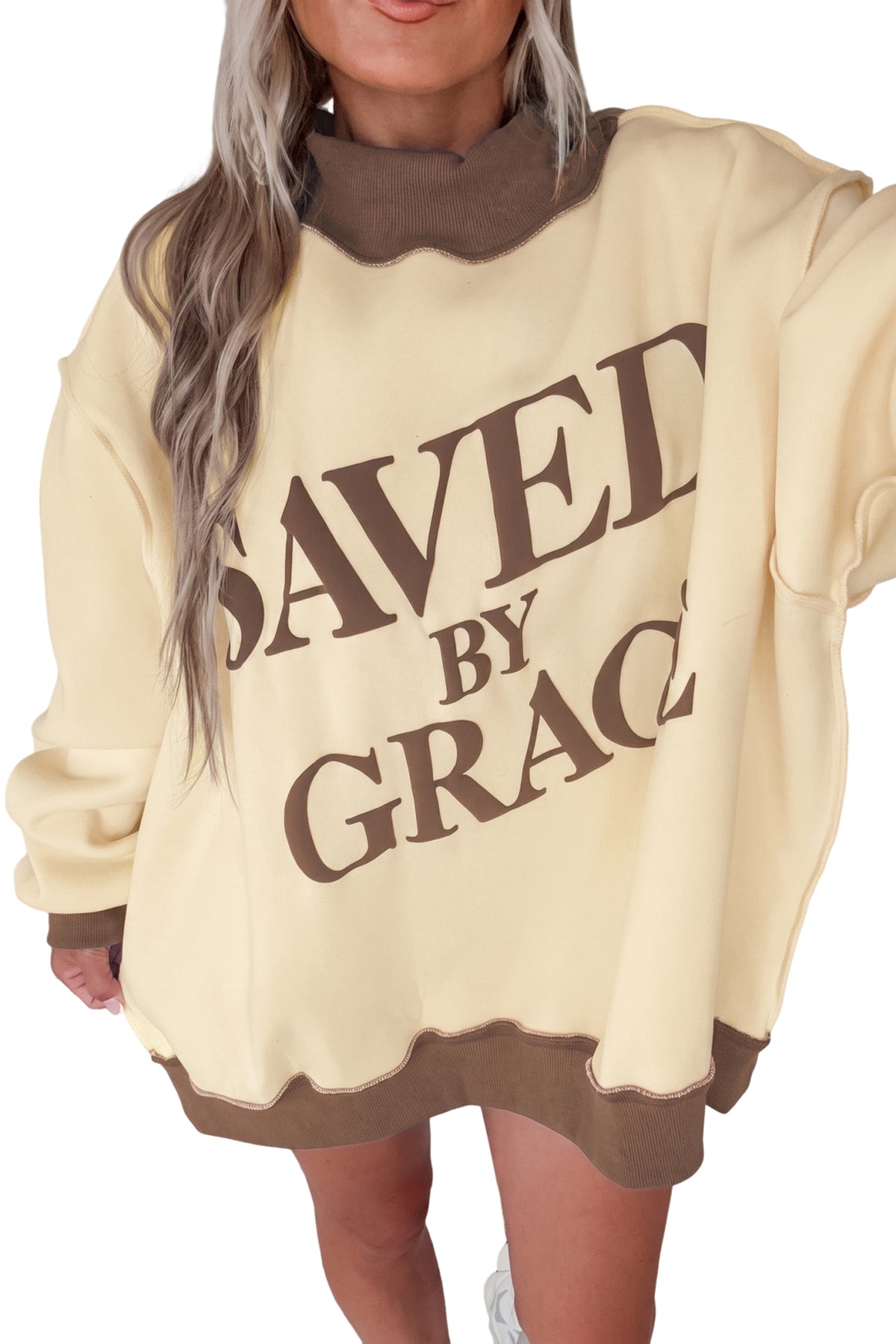 Sudadera oversize con cuello alzado, bloques de color y estampado "Coffee Saved By Grace"