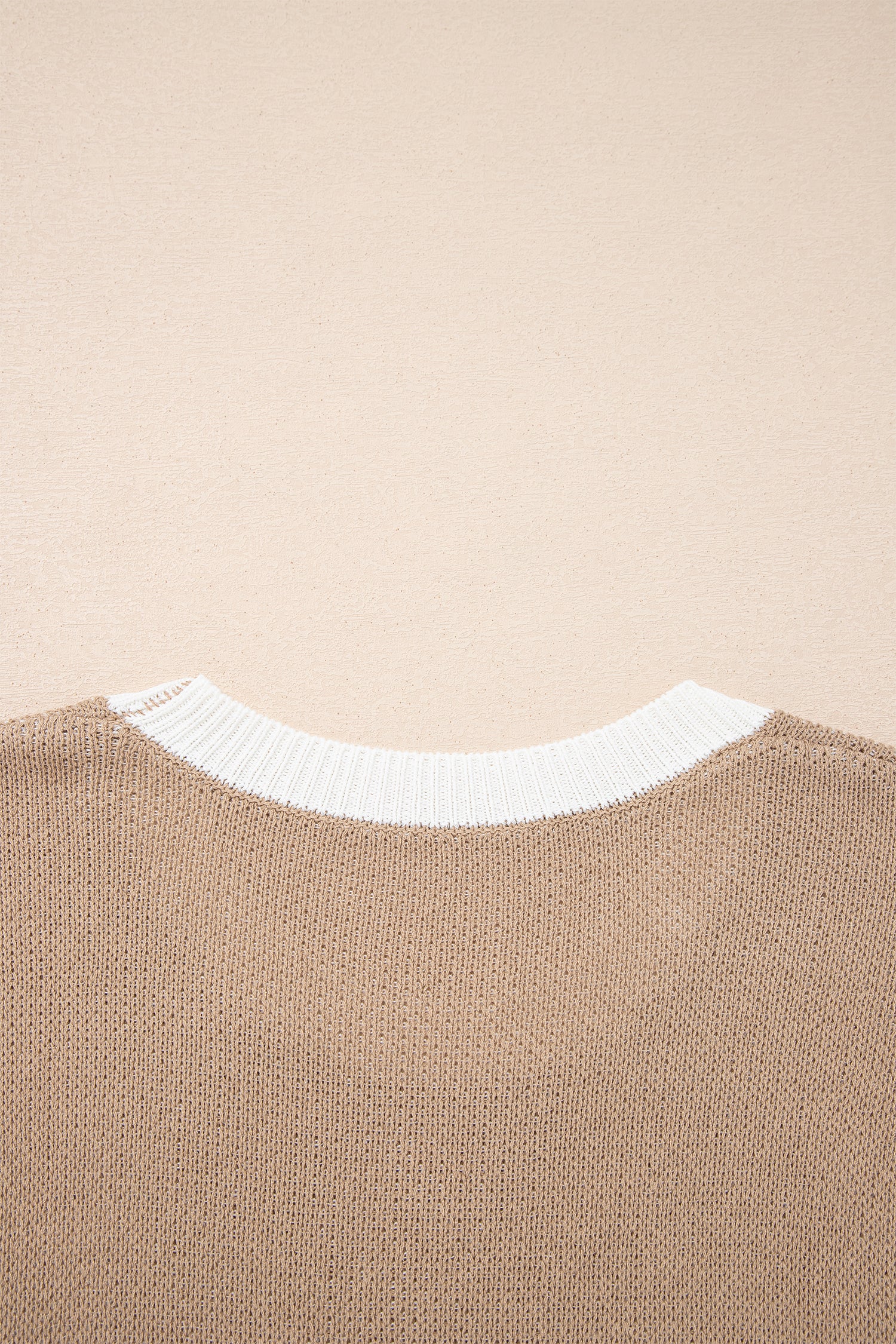 Suéter de manga corta con ribete en contraste y estampado de herradura de cabra - Bego Fashion